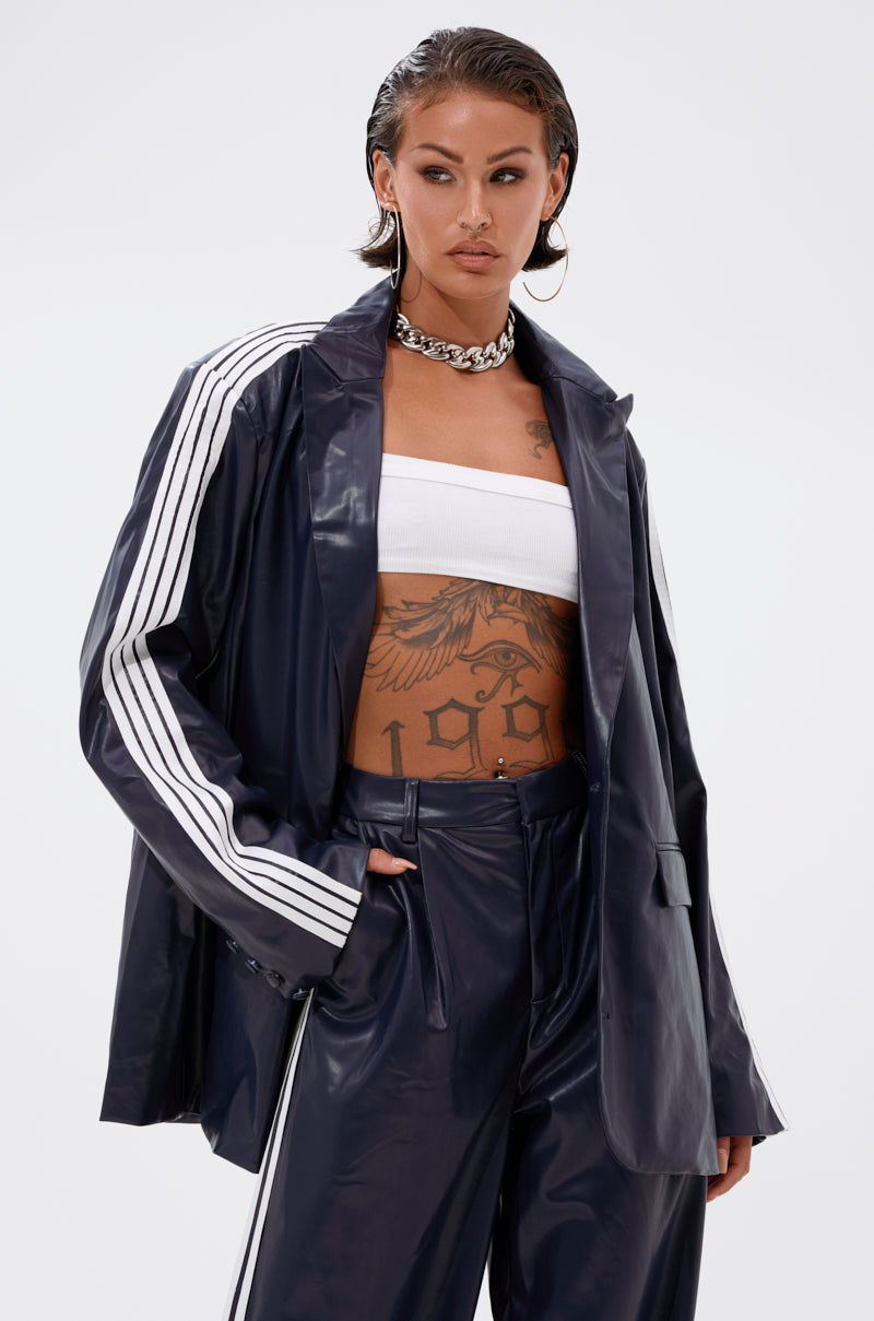 DAYTIME LOVIN OVERSIZED BLAZER IN NAVY